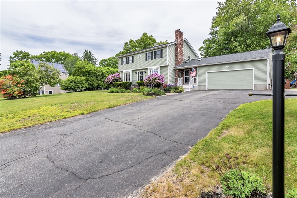 Methuen, Massachusetts, 01844, United States, 4 Bedrooms Bedrooms, ,2 BathroomsBathrooms,Residential,For Sale,2048682