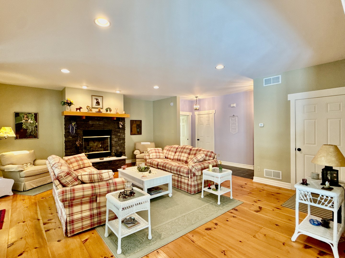 Hawley, Pennsylvania, 18428, United States, 3 Bedrooms Bedrooms, ,4 BathroomsBathrooms,Residential,For Sale,1846687