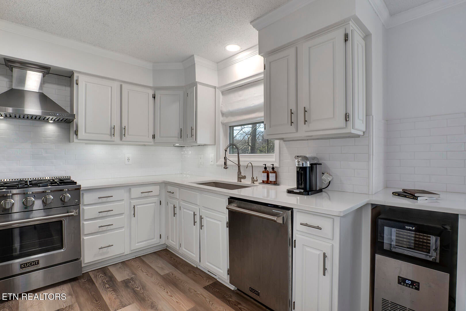 Kingston, Tennessee, 37763, United States, 4 Bedrooms Bedrooms, ,4 BathroomsBathrooms,Residential,For Sale,2011823