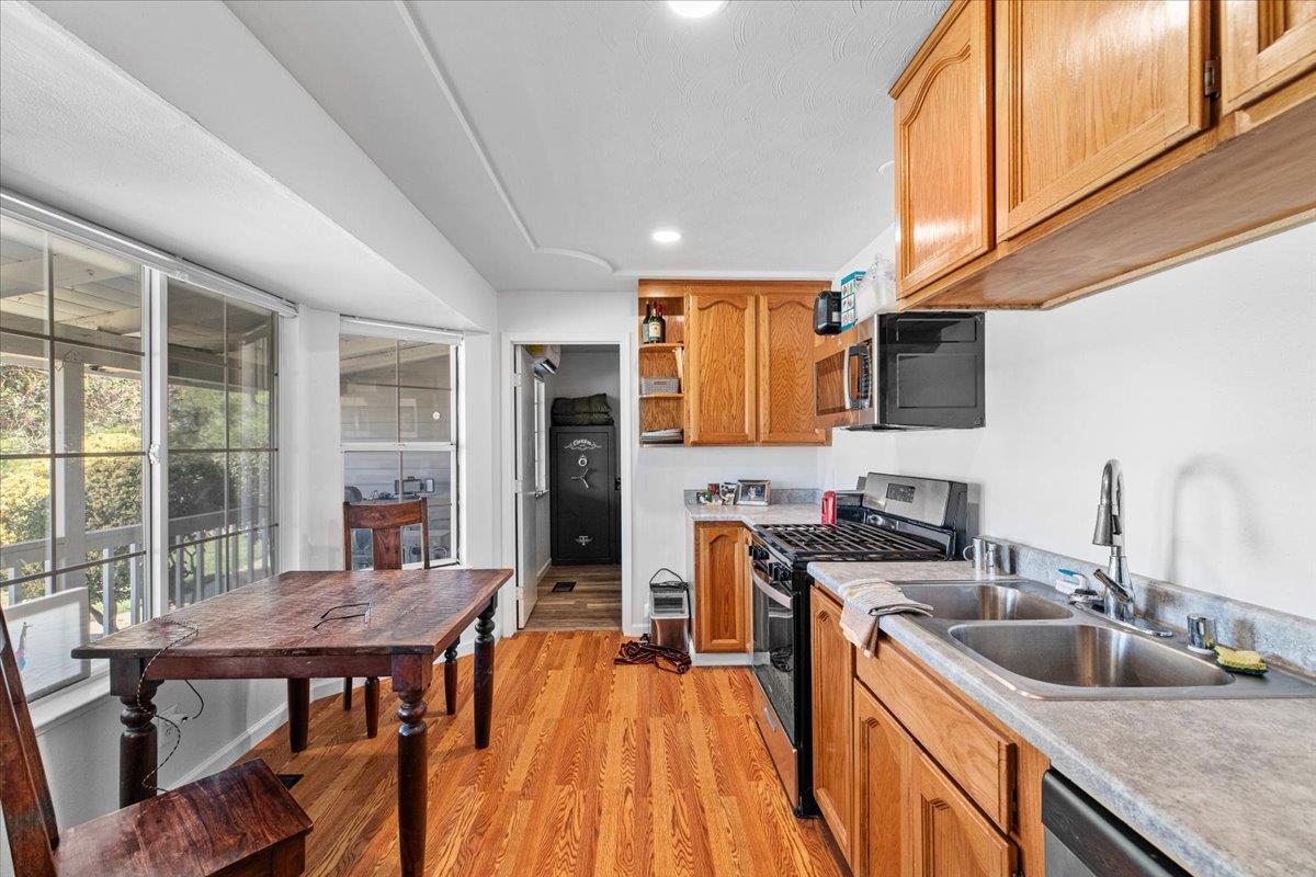 Escalon, California, 95320, United States, 6 Bedrooms Bedrooms, ,3 BathroomsBathrooms,Residential,For Sale,1977867