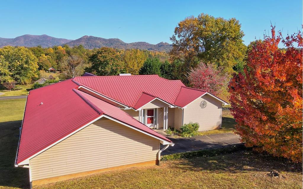 Hiawassee, Georgia, 30546, United States, 3 Bedrooms Bedrooms, ,2 BathroomsBathrooms,Residential,For Sale,1761717