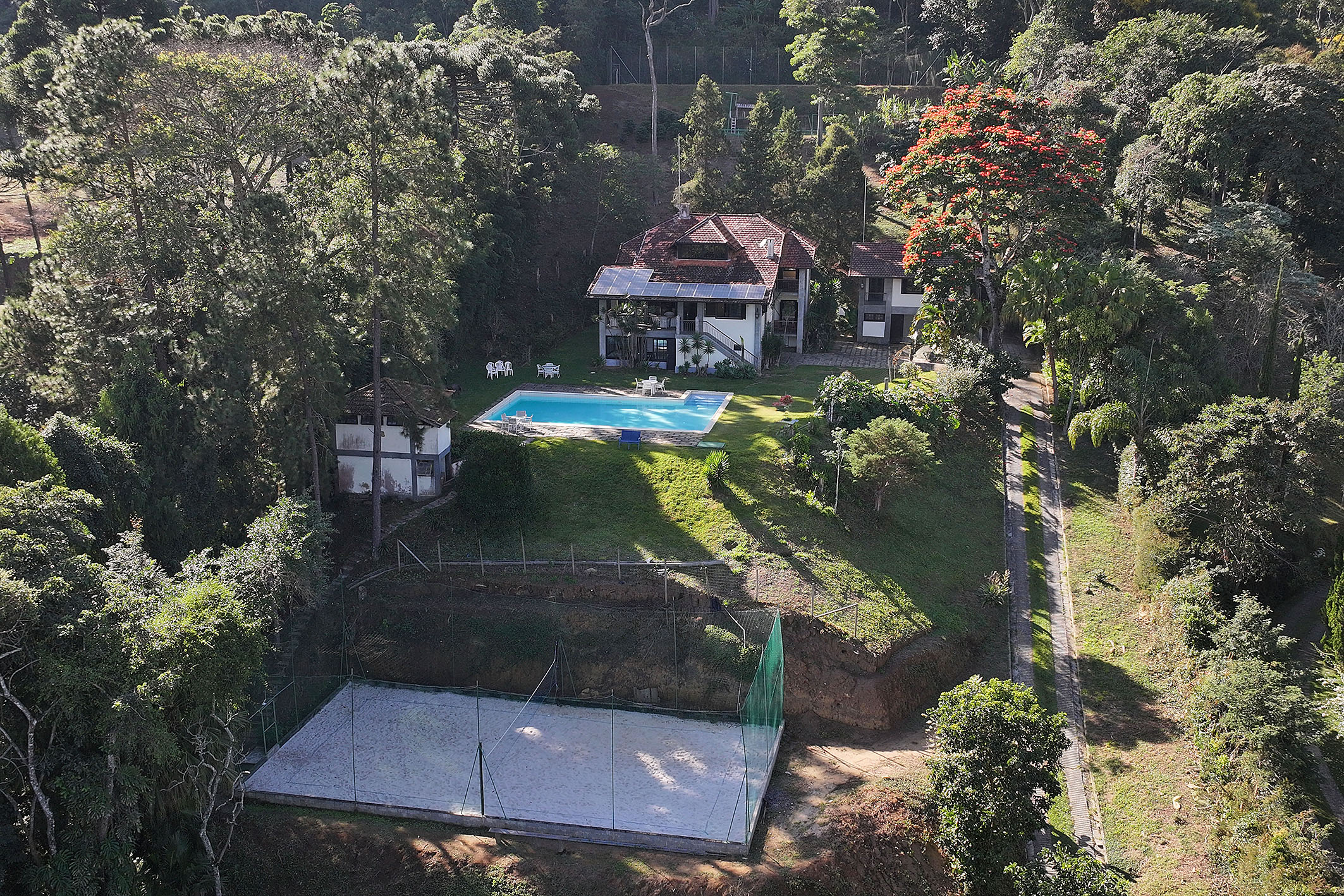  Mountain retreat with comprehensive leisure amenities and guest accommodations - 物件實景