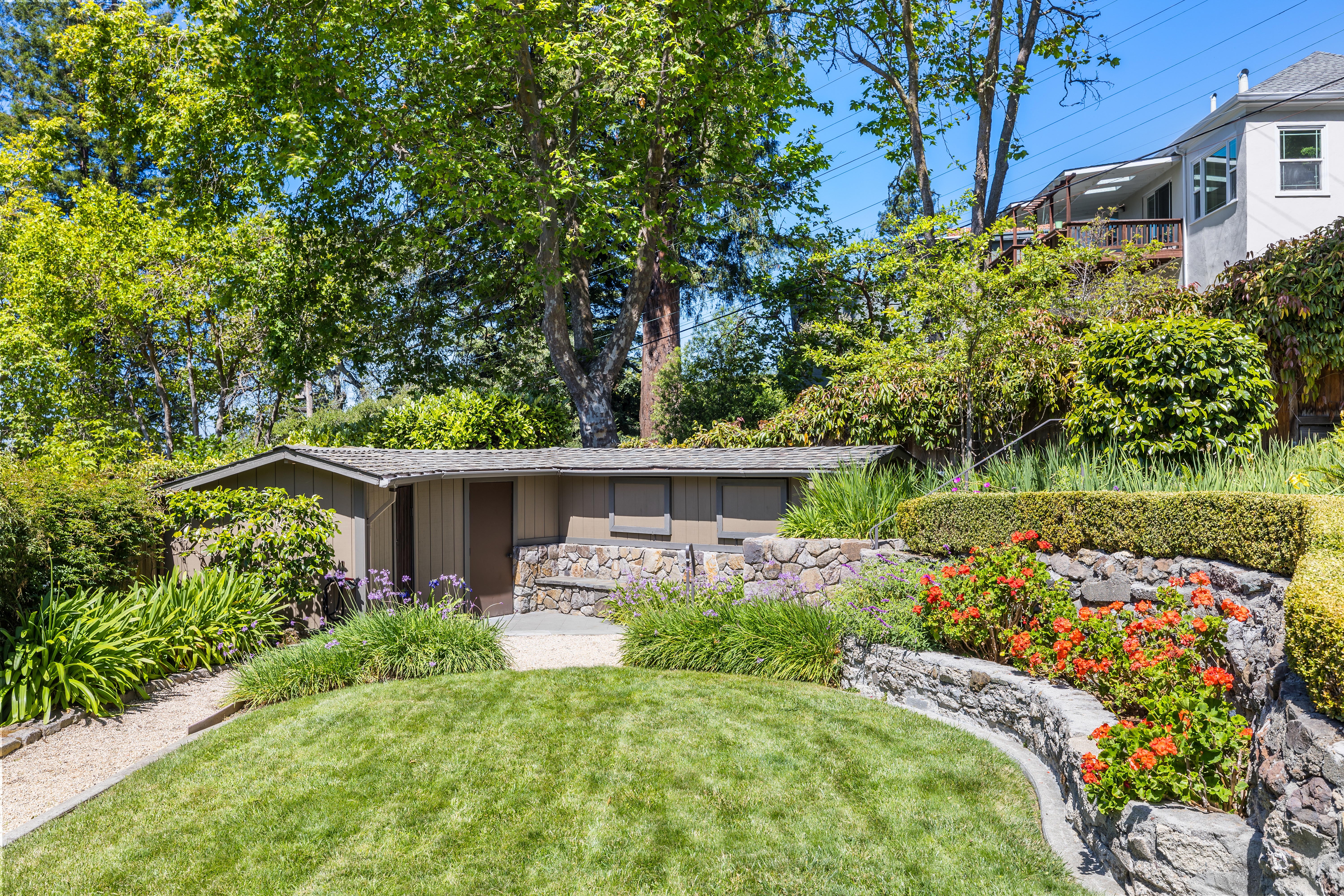  Timeless Berkeley Hills Gem with Spectacular Gardens and Bay Views - 物件實景