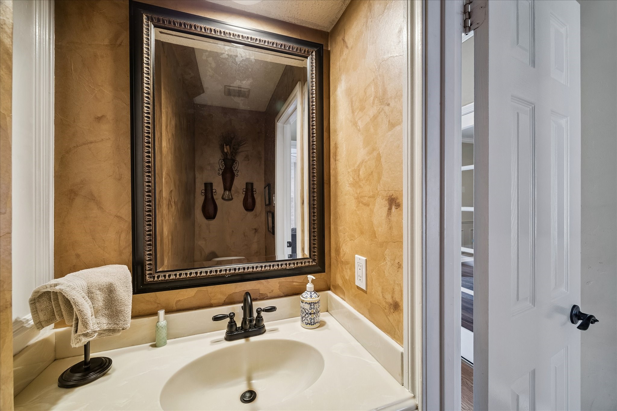  2919 Forest Garden Drive - 物件實景