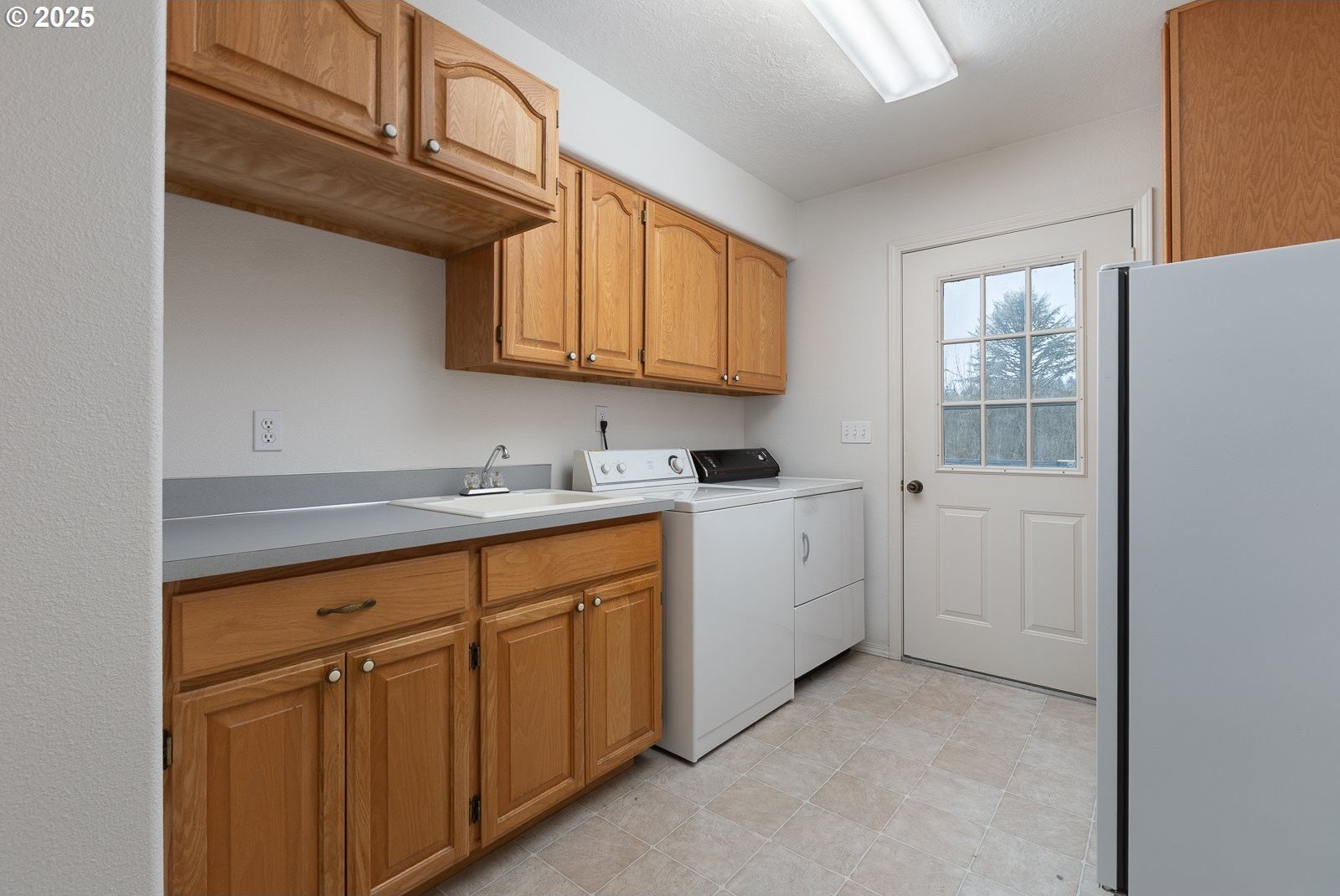Toledo, Oregon, 97391, United States, 6 Bedrooms Bedrooms, ,4 BathroomsBathrooms,Residential,For Sale,1722214