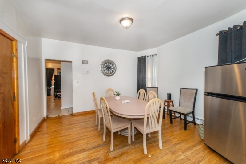 Newark City, New Jersey, 07112, United States, ,3 BathroomsBathrooms,Residential,For Sale,1982998