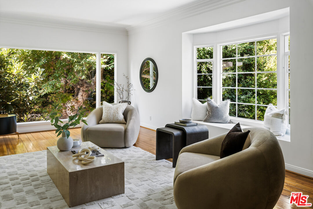 Los Angeles, California, 90068, United States, 4 Bedrooms Bedrooms, ,4 BathroomsBathrooms,Residential,For Sale,1938663