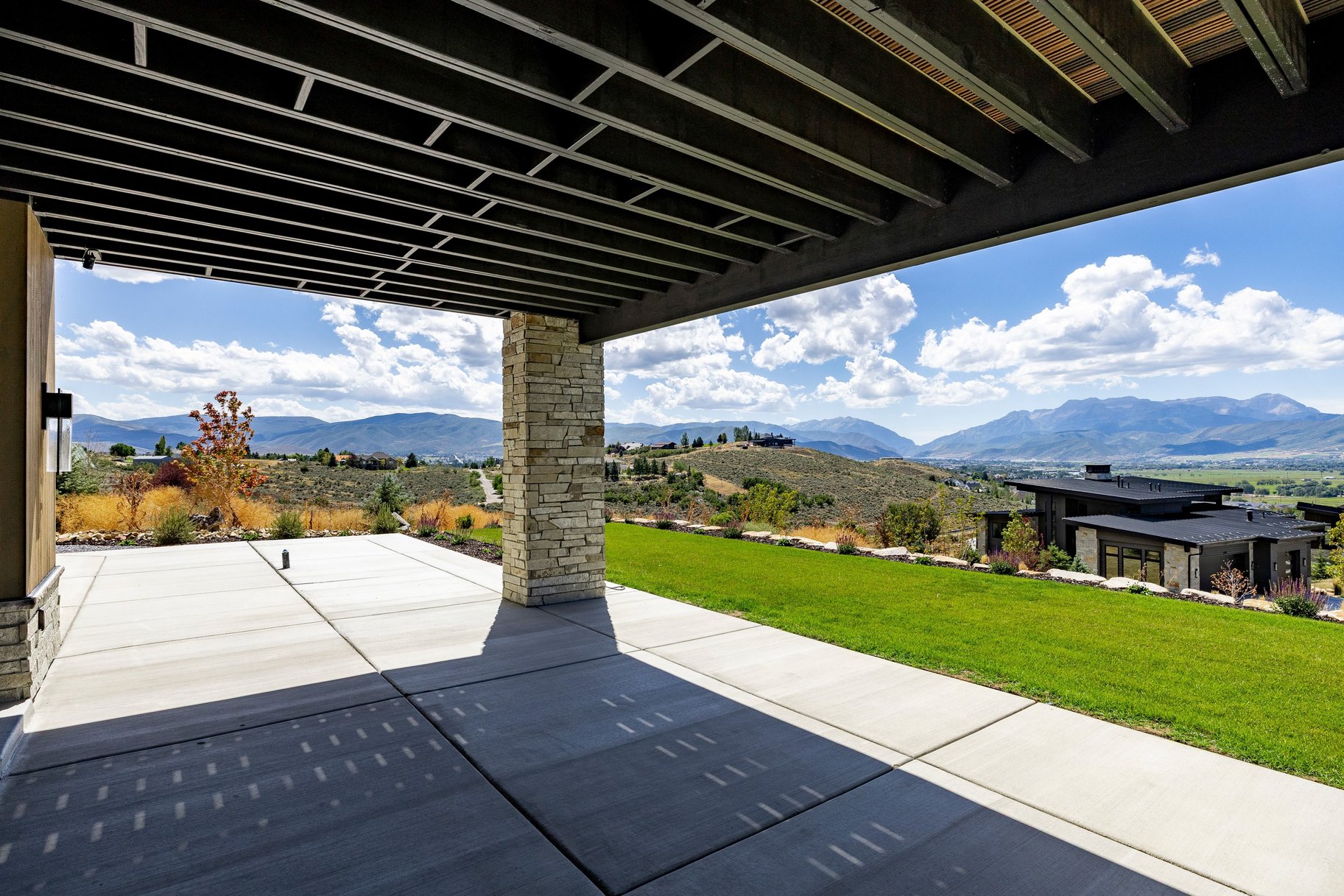  Upgraded Luxury Living with Panoramic Mountain Views - 物件實景