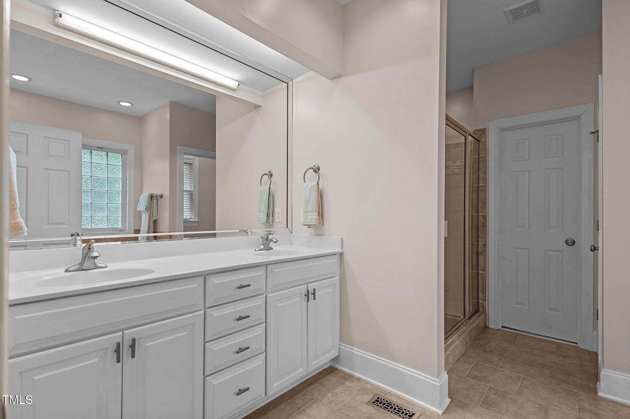 Wake Forest, North Carolina, 27587, United States, 4 Bedrooms Bedrooms, ,5 BathroomsBathrooms,Residential,For Sale,1817910
