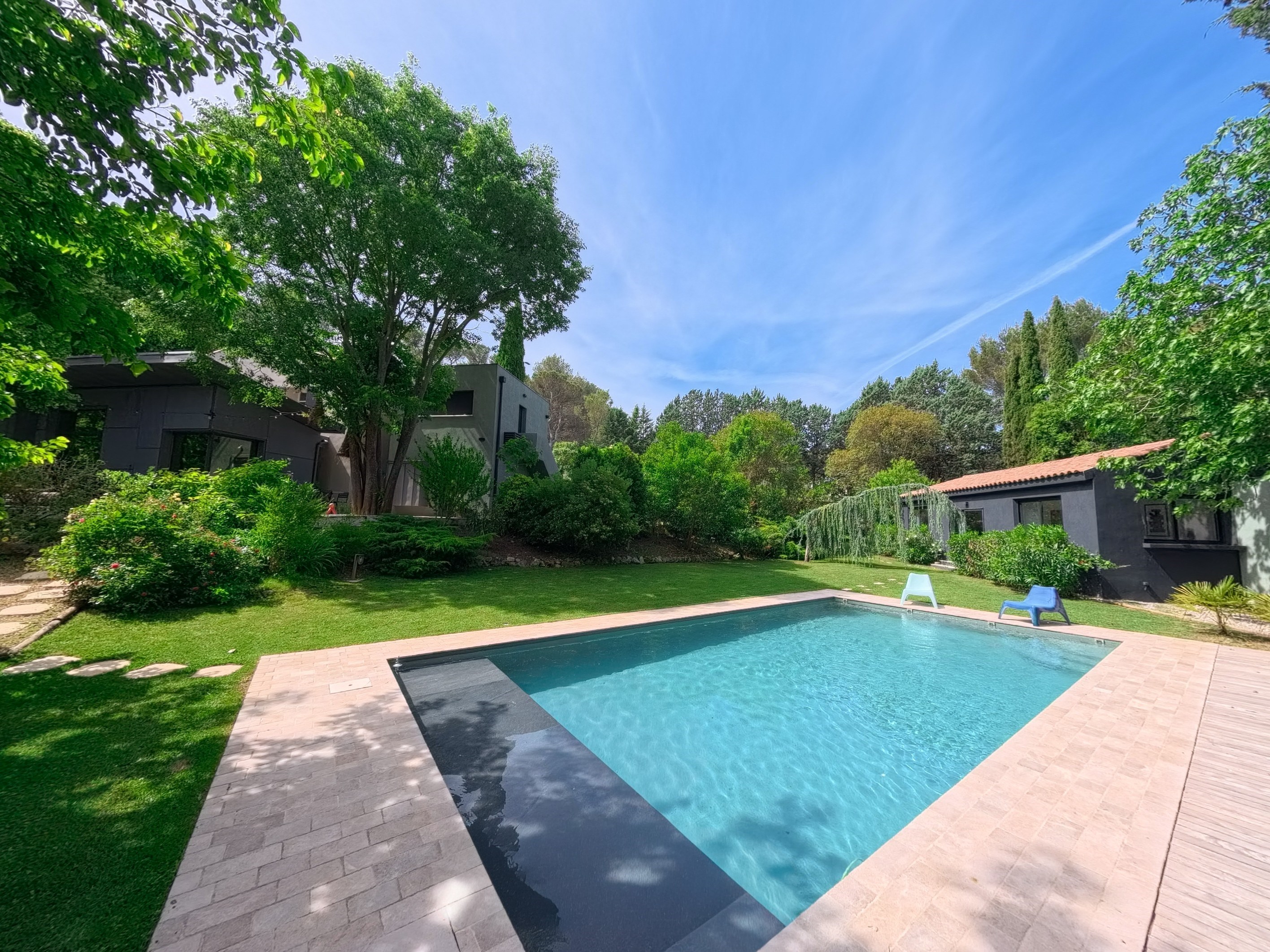  Elegant family estate with 6 suites, guest house, swimming pool, and outbuildin… - 物件實景