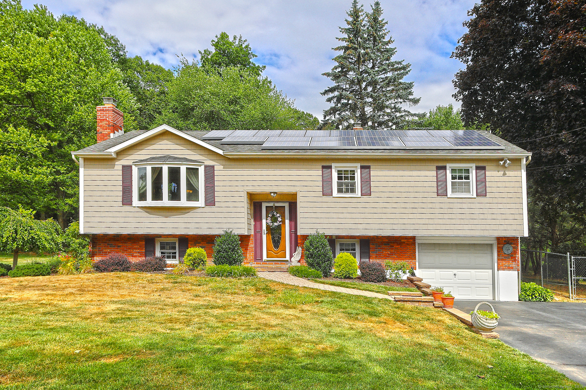 Milford, Connecticut, 06460, United States, 3 Bedrooms Bedrooms, ,3 BathroomsBathrooms,Residential,For Sale,1933259