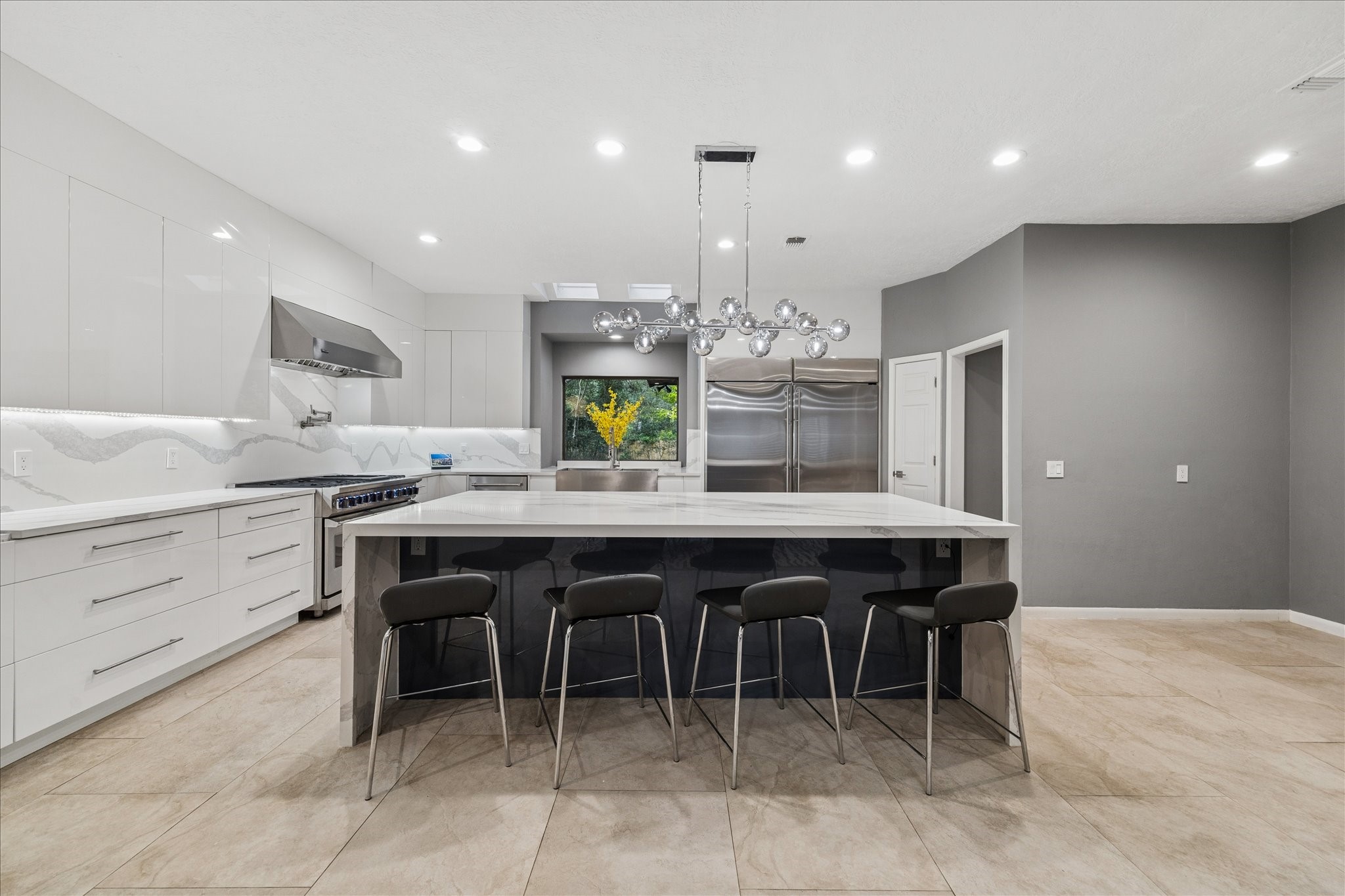  2411 Oakbank Drive - 物件實景