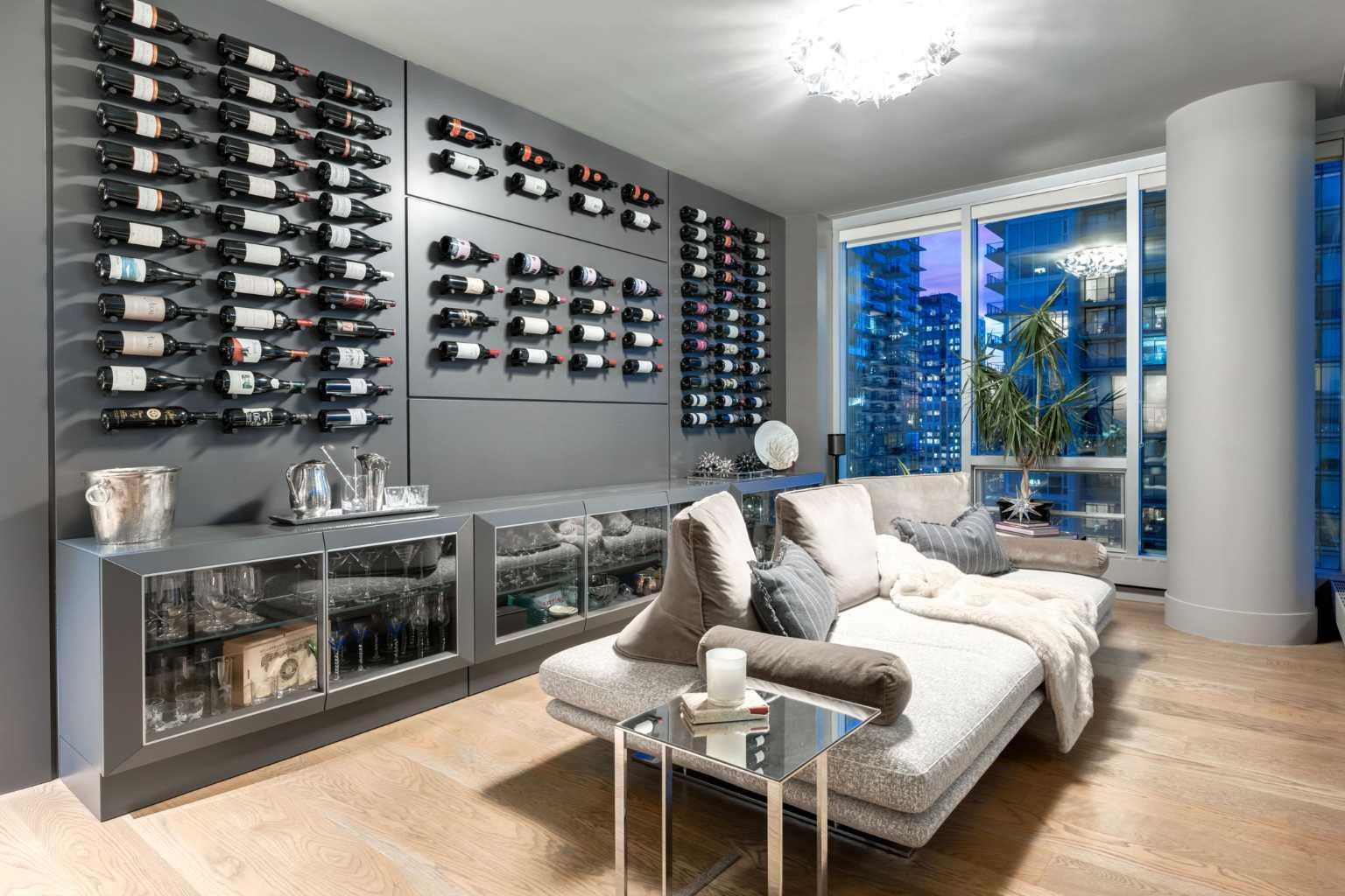 CALGARY, Alberta, T2G 0C7, CA, 2 Bedrooms Bedrooms, ,3 BathroomsBathrooms,Residential,For Sale,1837993
