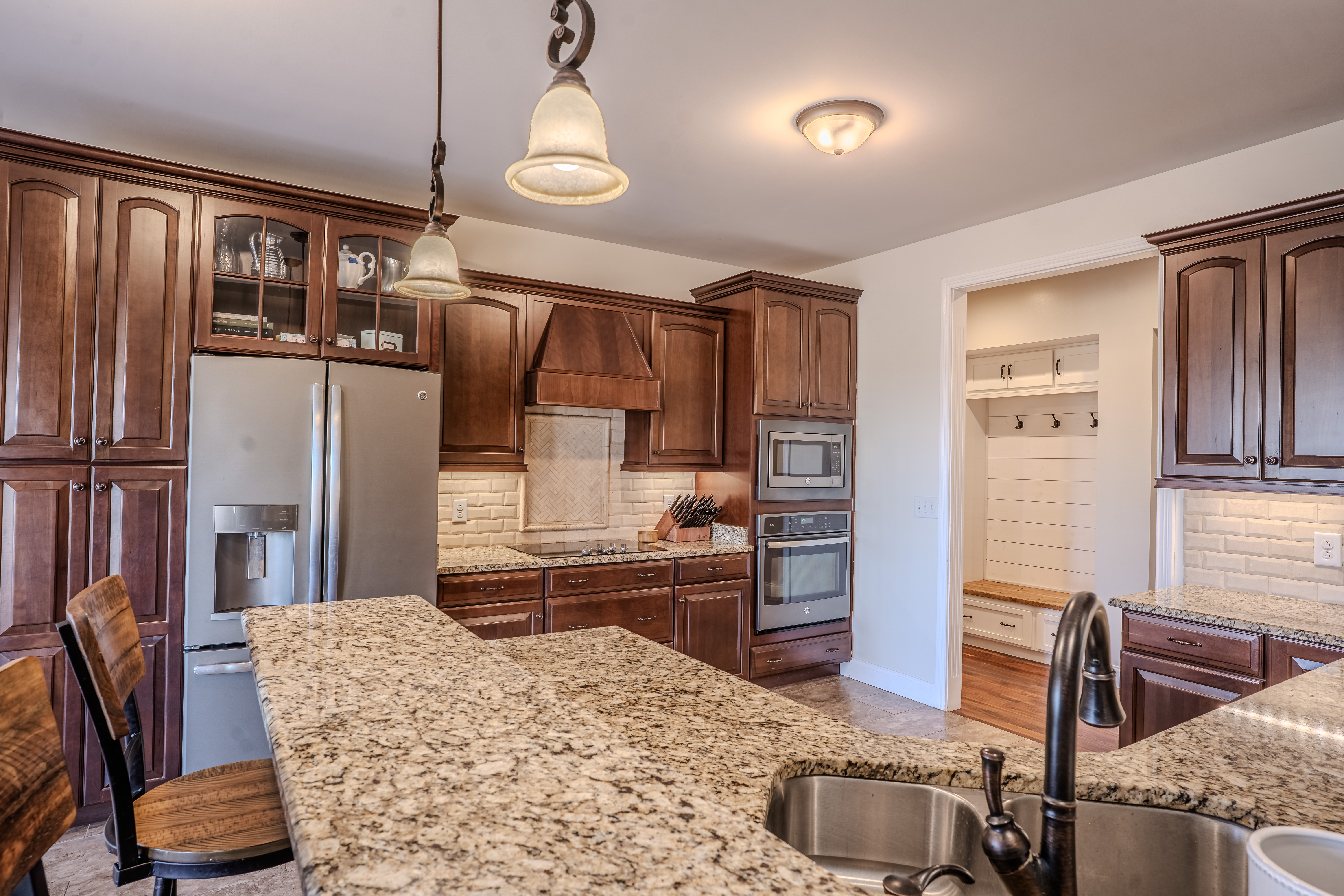 Frankfort, Kentucky, 40601, United States, 6 Bedrooms Bedrooms, ,3 BathroomsBathrooms,Residential,For Sale,2012095