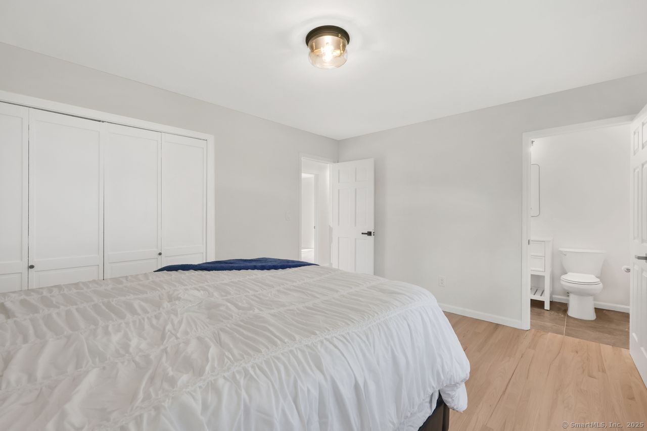 Milford, Connecticut, 06460, United States, 4 Bedrooms Bedrooms, ,3 BathroomsBathrooms,Residential,For Sale,1906885