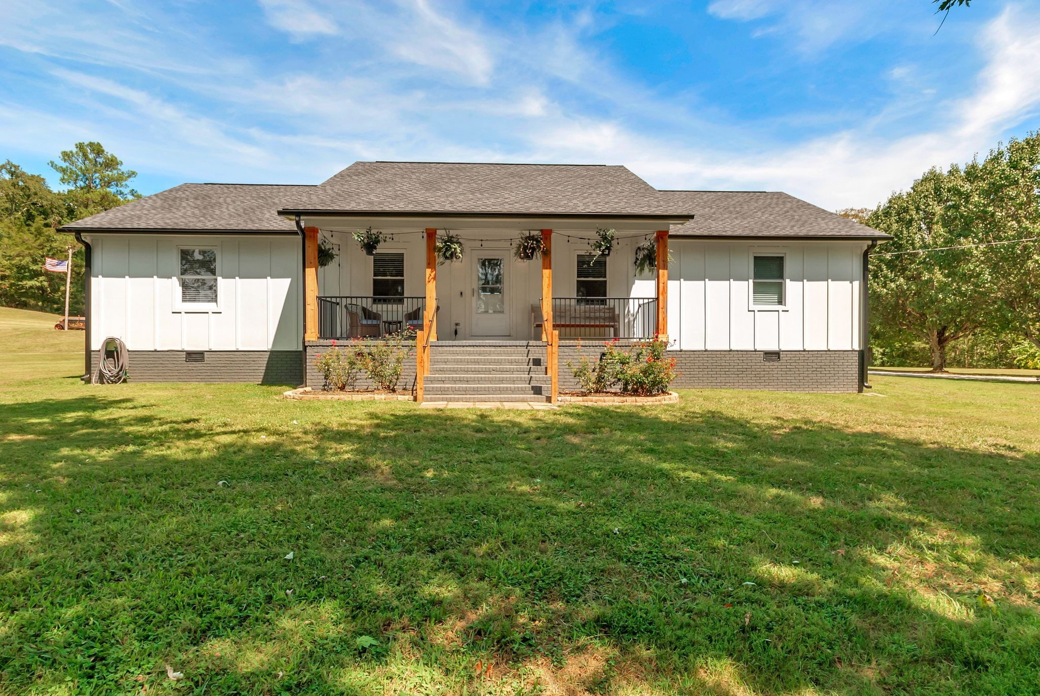 Pulaski, Tennessee, 38478, United States, 4 Bedrooms Bedrooms, ,2 BathroomsBathrooms,Residential,For Sale,1932287