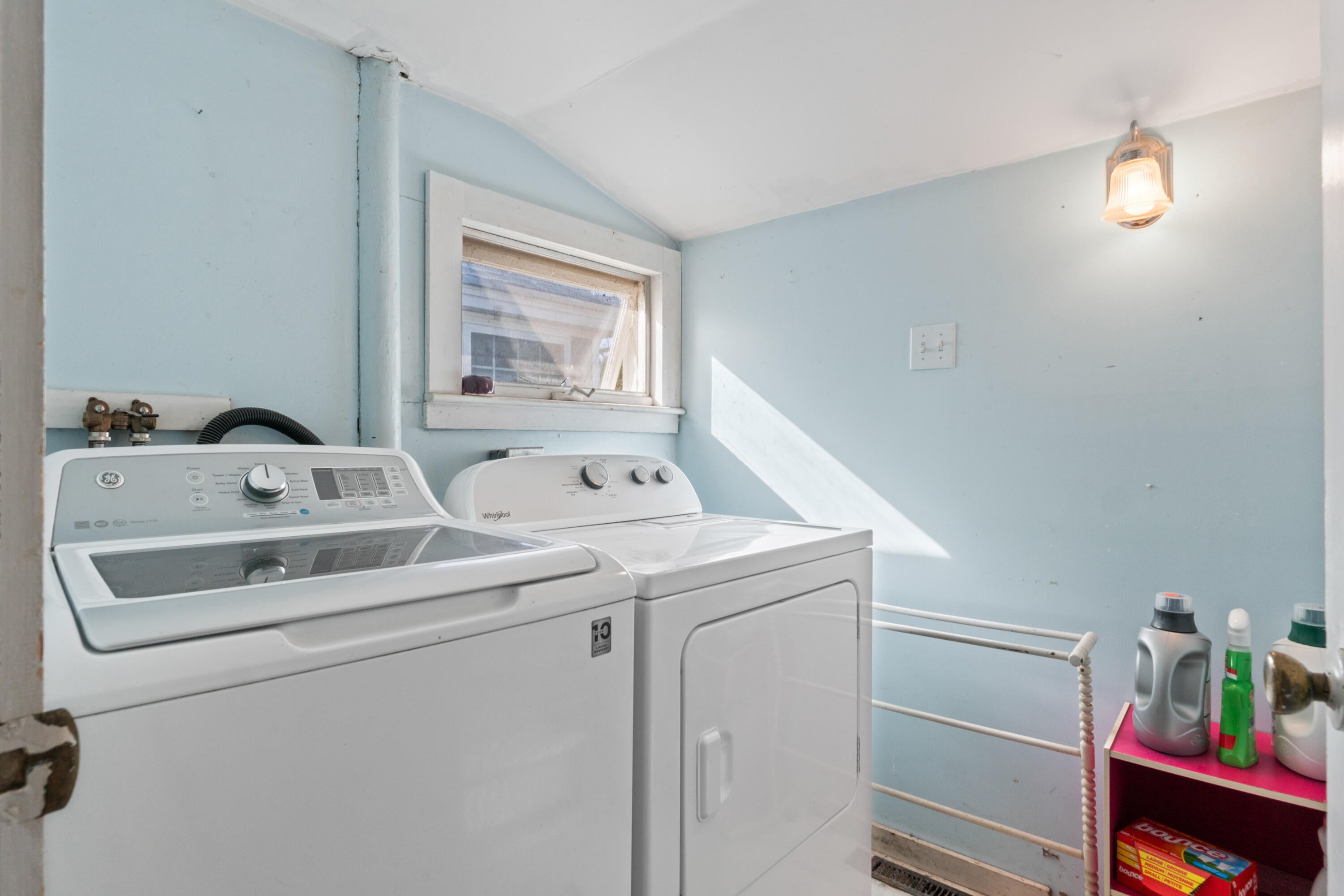 Eliot, Maine, 03903, United States, 4 Bedrooms Bedrooms, ,2 BathroomsBathrooms,Residential,For Sale,1977194