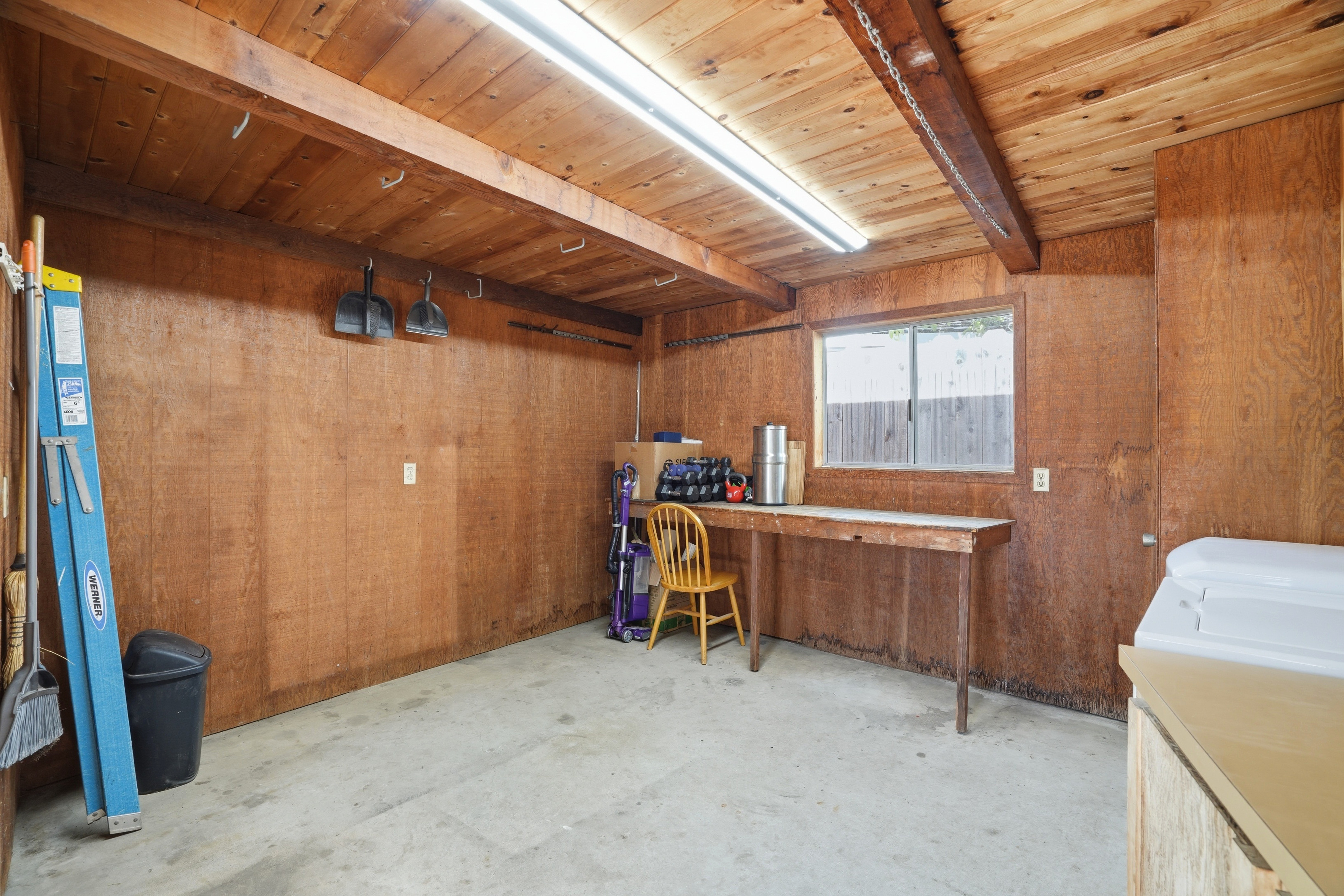  Single-Level Rancher in Coveted Neighborhood - 物件實景