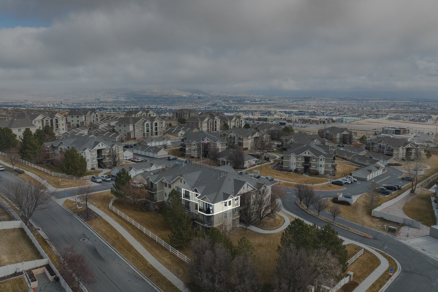  Quiet 3-Bed Condo Near Schools & Parks - 物件實景