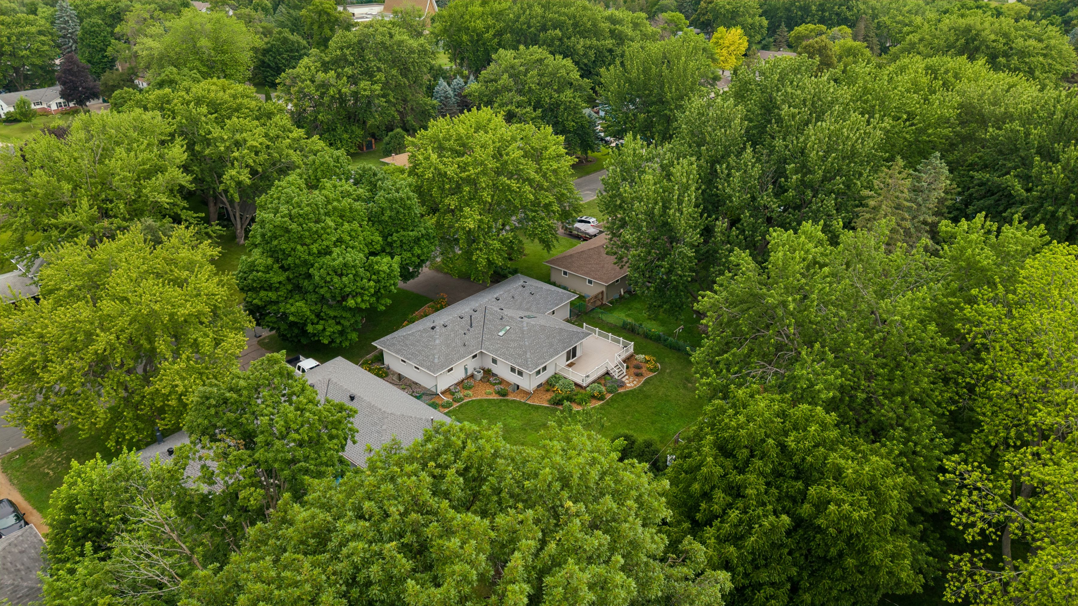  Thoughtfully Renovated Living in a Premier Long Lake Setting - 物件實景