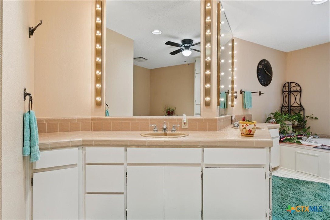 Salado, Texas, 76571, United States, 3 Bedrooms Bedrooms, ,3 BathroomsBathrooms,Residential,For Sale,1976351