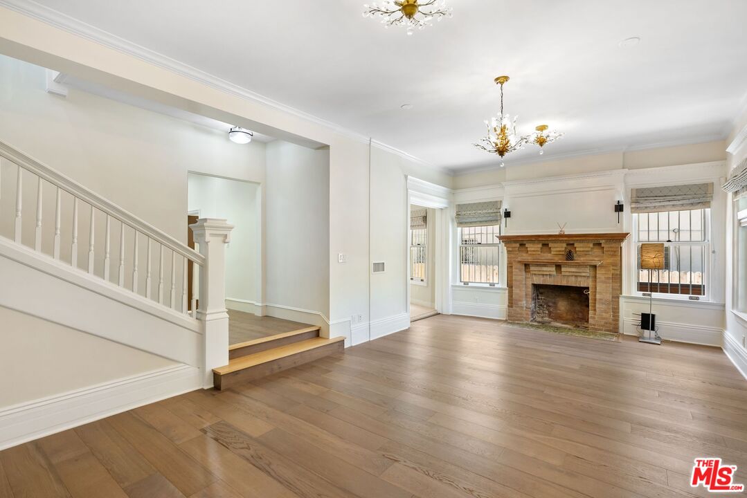 Los Angeles, California, 90006, United States, 7 Bedrooms Bedrooms, ,6 BathroomsBathrooms,Residential,For Sale,1848318