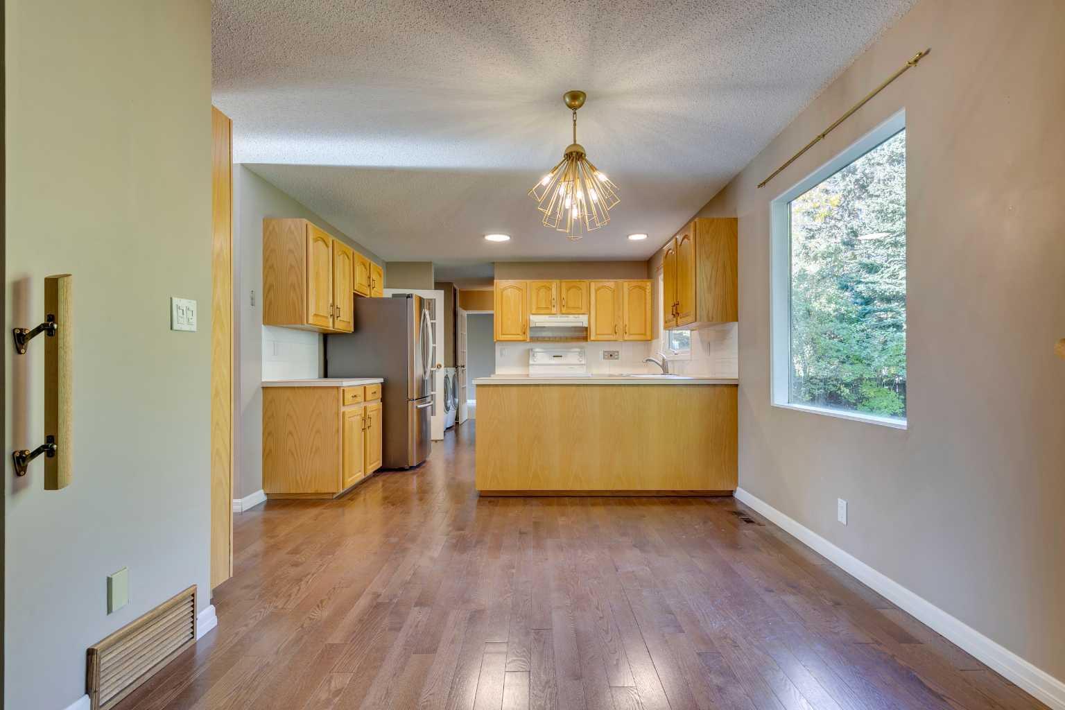 CALGARY, Alberta, T3B 2W3, CA, 7 Bedrooms Bedrooms, ,4 BathroomsBathrooms,Residential,For Sale,1988162