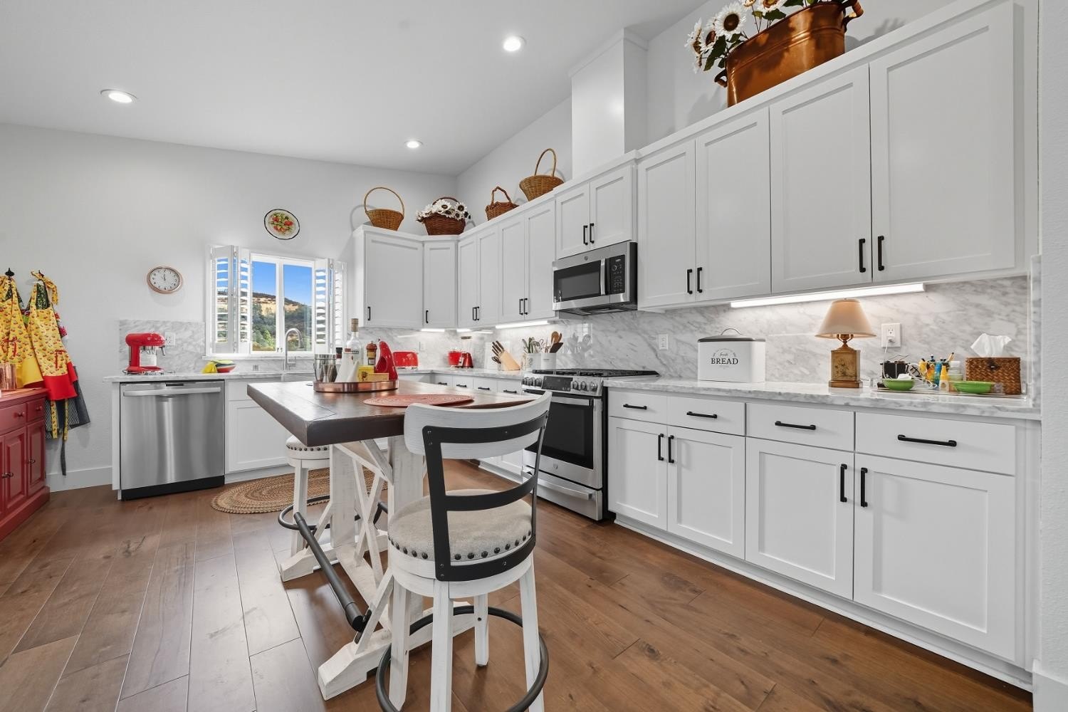 Mountain Ranch, California, 95246, United States, 4 Bedrooms Bedrooms, ,3 BathroomsBathrooms,Residential,For Sale,1976559