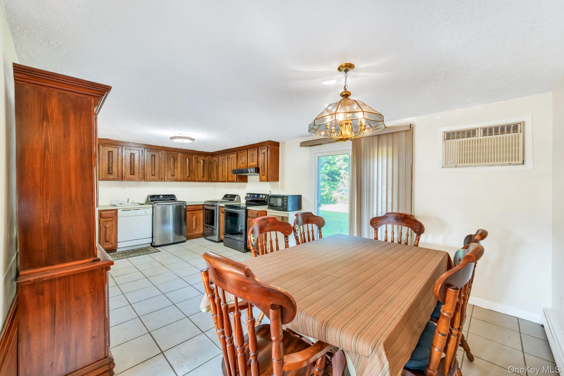 Medford, New York, 11763, United States, 5 Bedrooms Bedrooms, ,2 BathroomsBathrooms,Residential,For Sale,1926312