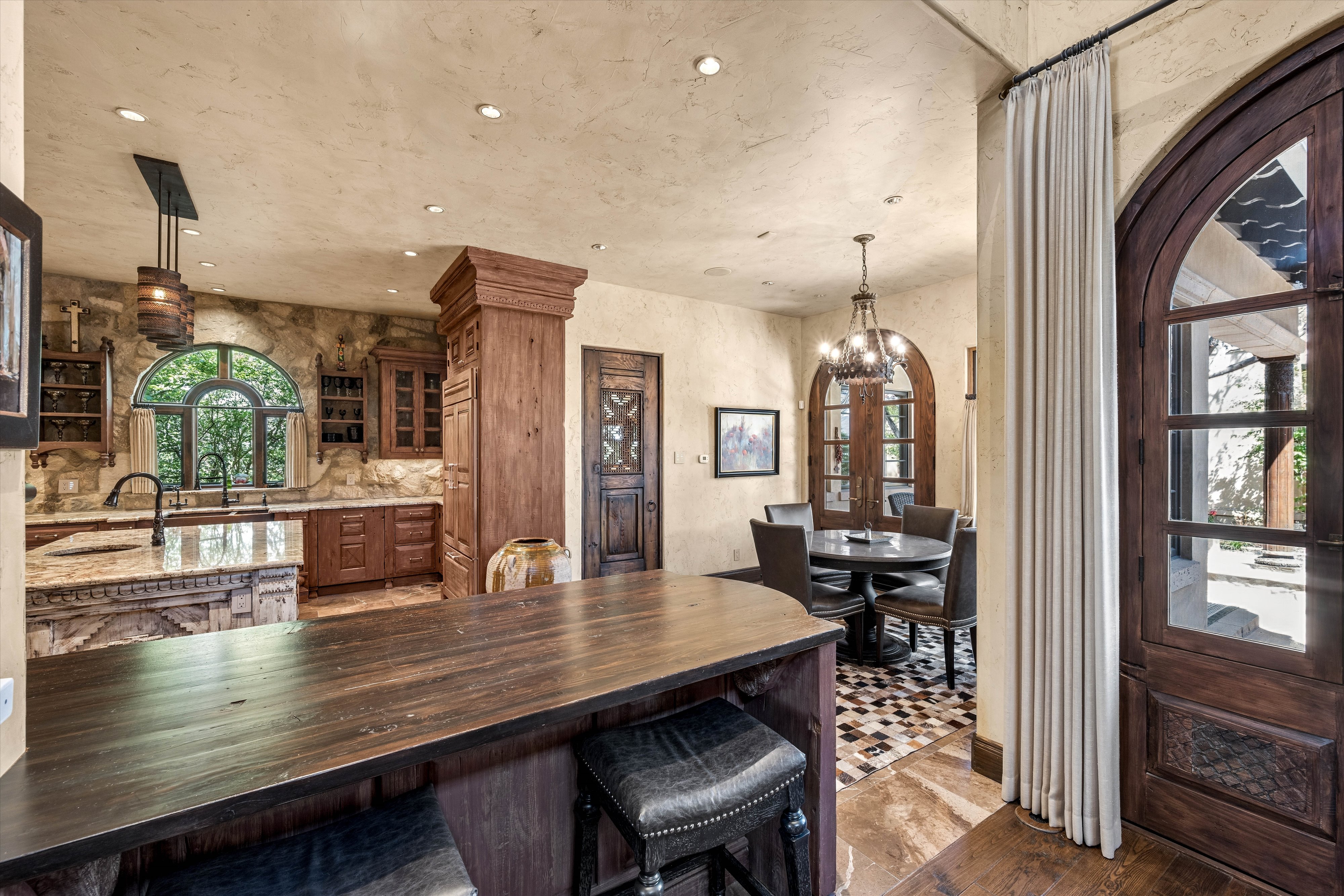  Rare Spanish Colonial Revival Home in One of Observatory Park - 物件實景