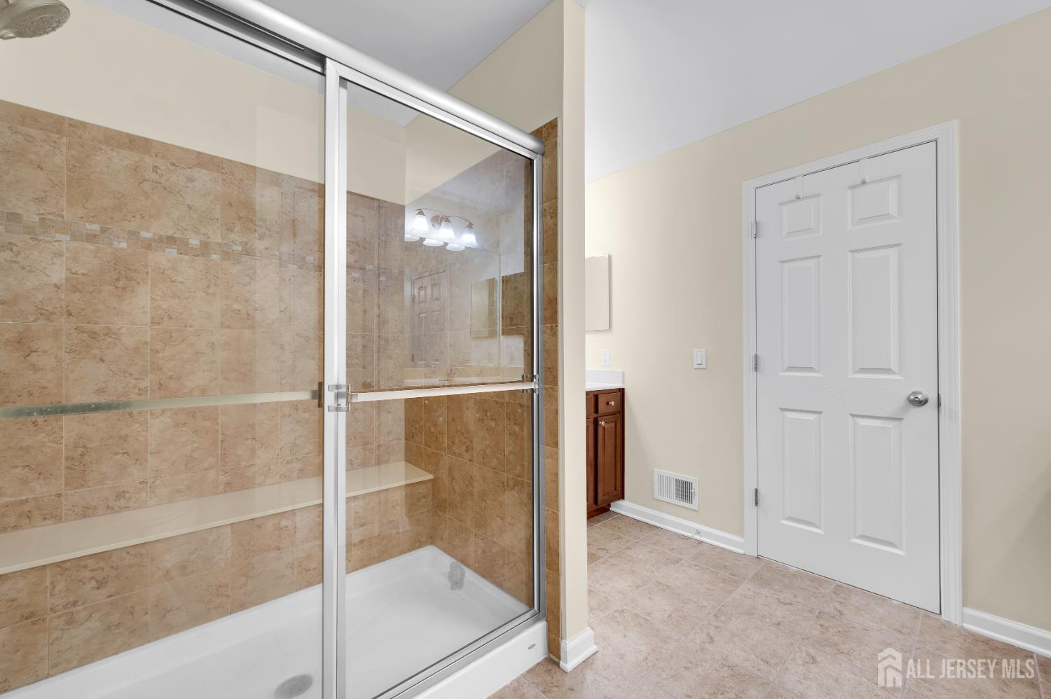 North Brunswick, New Jersey, 08902, United States, 3 Bedrooms Bedrooms, ,4 BathroomsBathrooms,Residential,For Sale,1987808