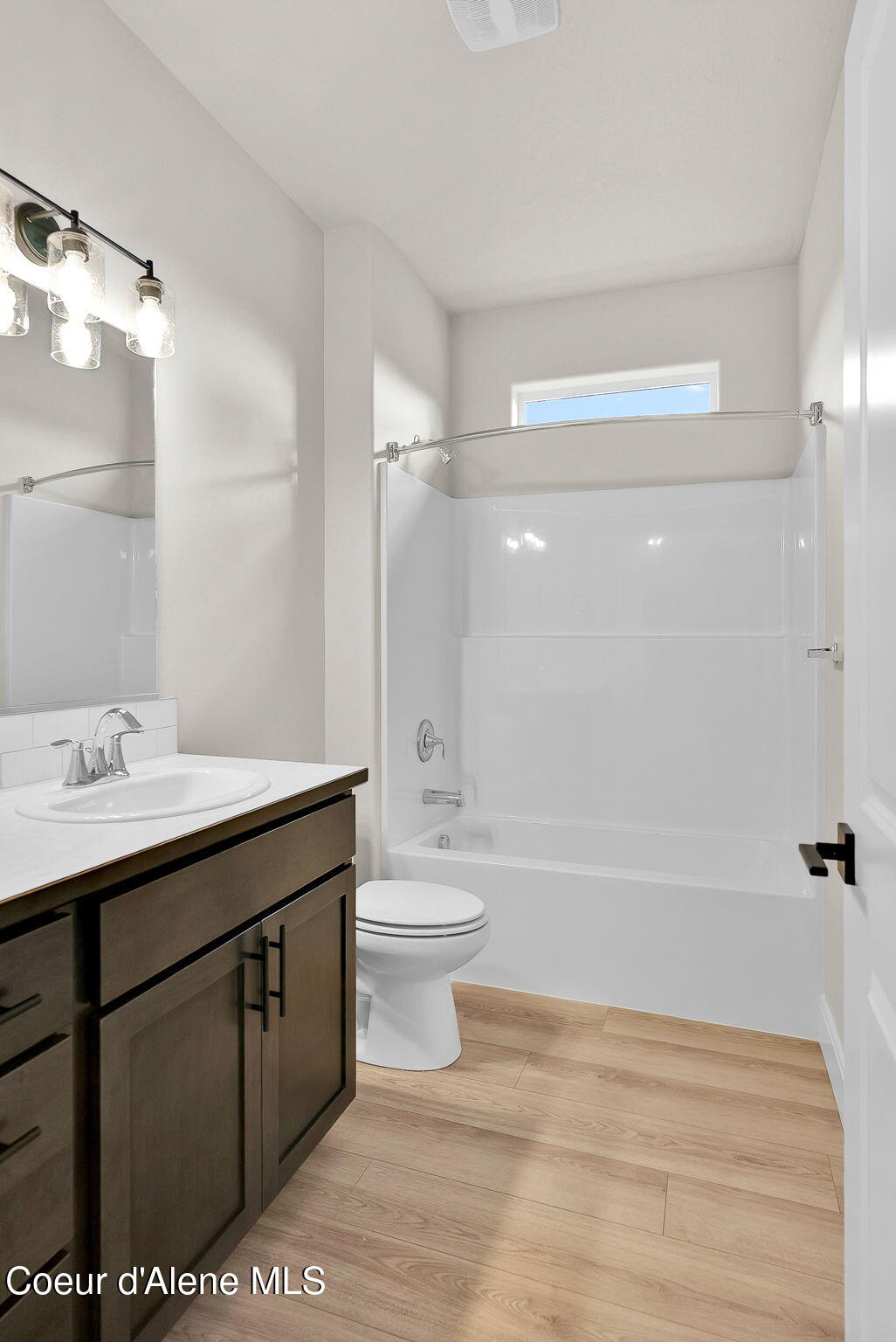 Rathdrum, Idaho, 83858, United States, 5 Bedrooms Bedrooms, ,1 BathroomBathrooms,Residential,For Sale,1989030