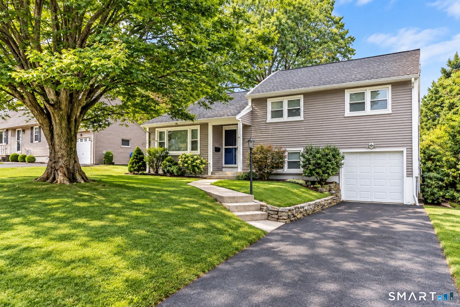High Ridge Dr, Newington, CT 06111