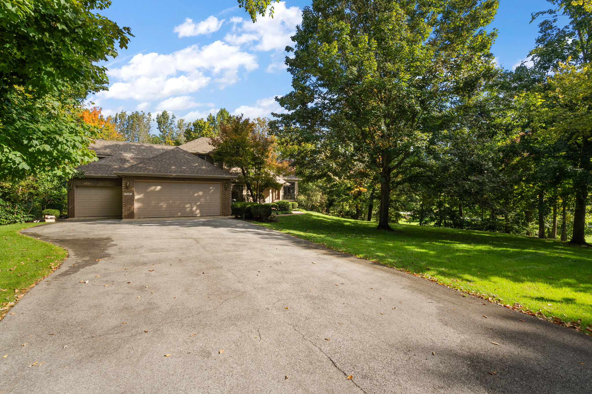 Fully Updated 5 Bedroom Home on Private, Wooded Lot in Gated Community - 物件實景