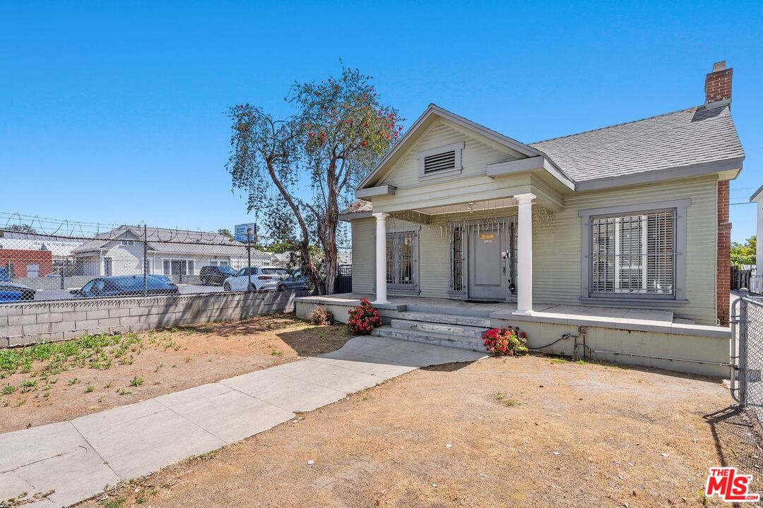 Los Angeles, California, 90004, United States, 3 Bedrooms Bedrooms, ,1 BathroomBathrooms,Residential,For Sale,1896510