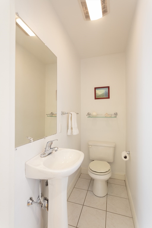Newton, Massachusetts, 02161, United States, 3 Bedrooms Bedrooms, ,4 BathroomsBathrooms,Residential,For Sale,1940843