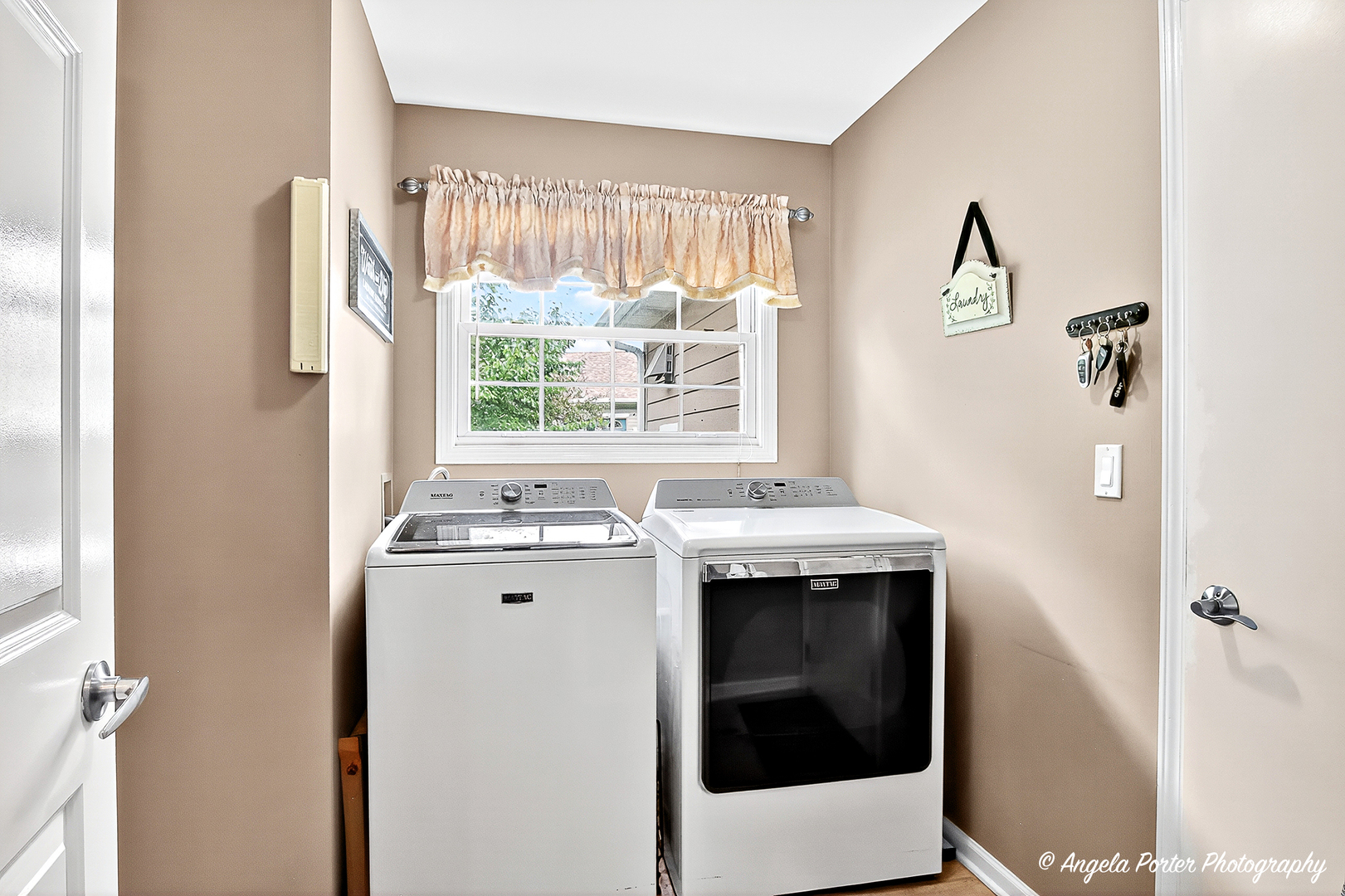 Mchenry, Illinois, 60051, United States, 4 Bedrooms Bedrooms, ,4 BathroomsBathrooms,Residential,For Sale,2006367