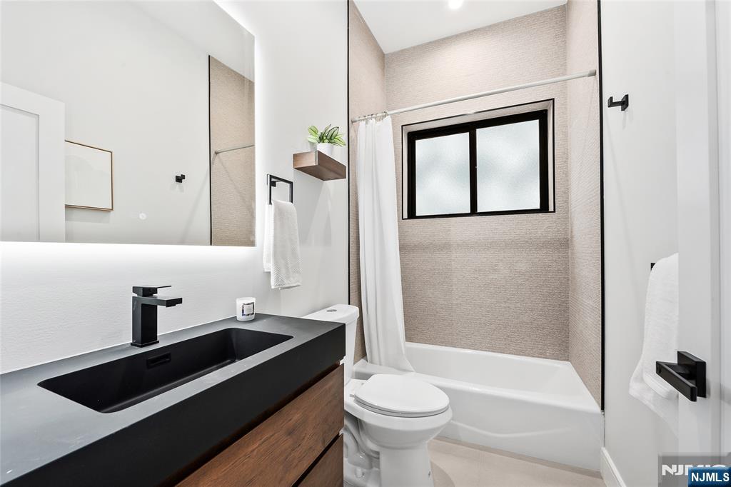 Jersey City, New Jersey, 07306, United States, 2 Bedrooms Bedrooms, ,2 BathroomsBathrooms,Residential,For Sale,1994666