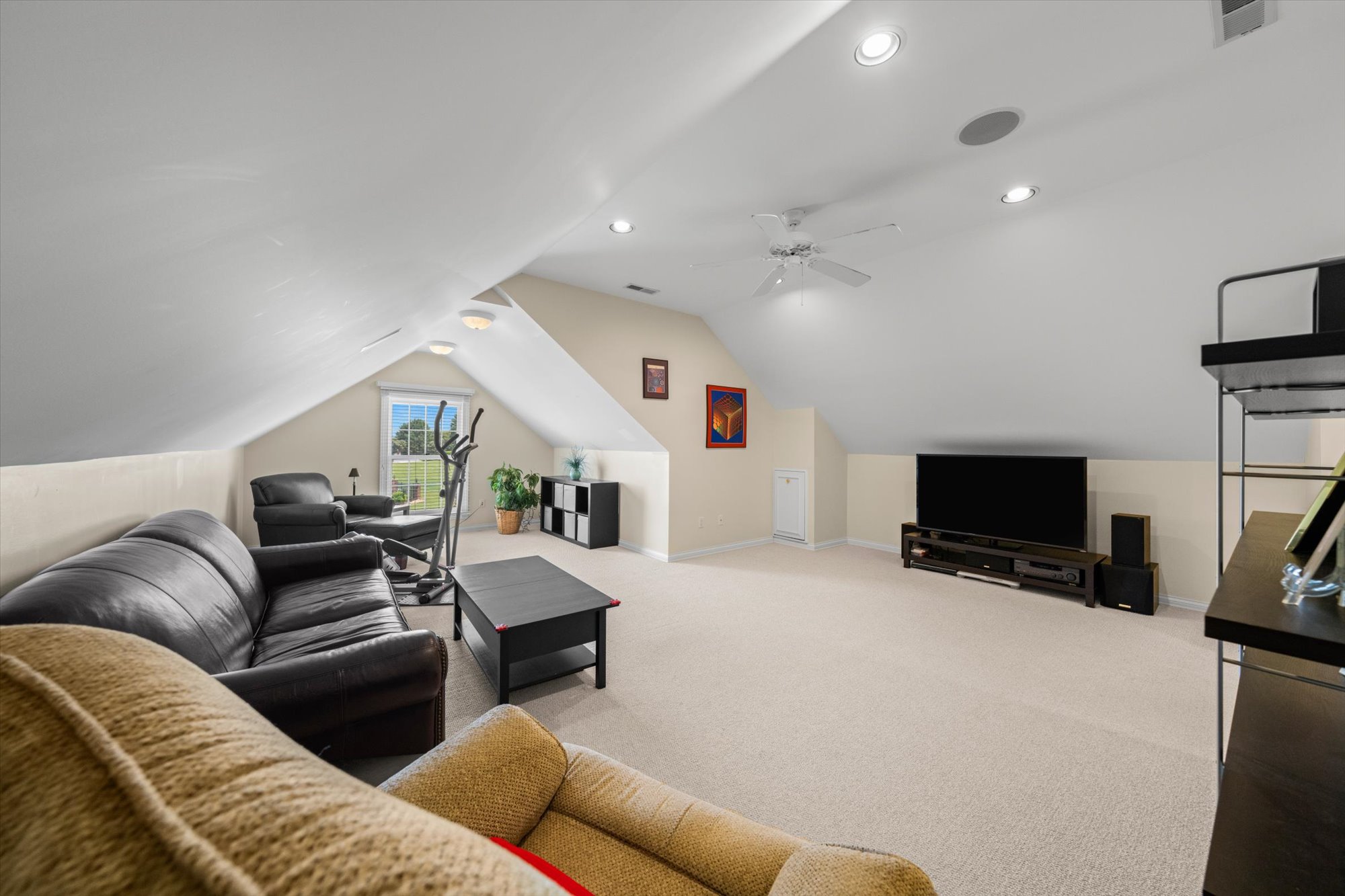 Sevierville, Tennessee, 37876-5201, United States, 3 Bedrooms Bedrooms, ,4 BathroomsBathrooms,Residential,For Sale,1810595