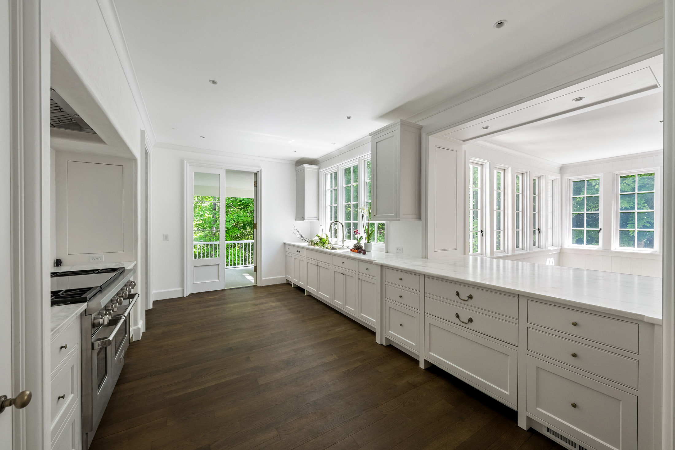  Timeless Architecture and Modern Livability Converge in Tuxedo Park Home - 物件實景