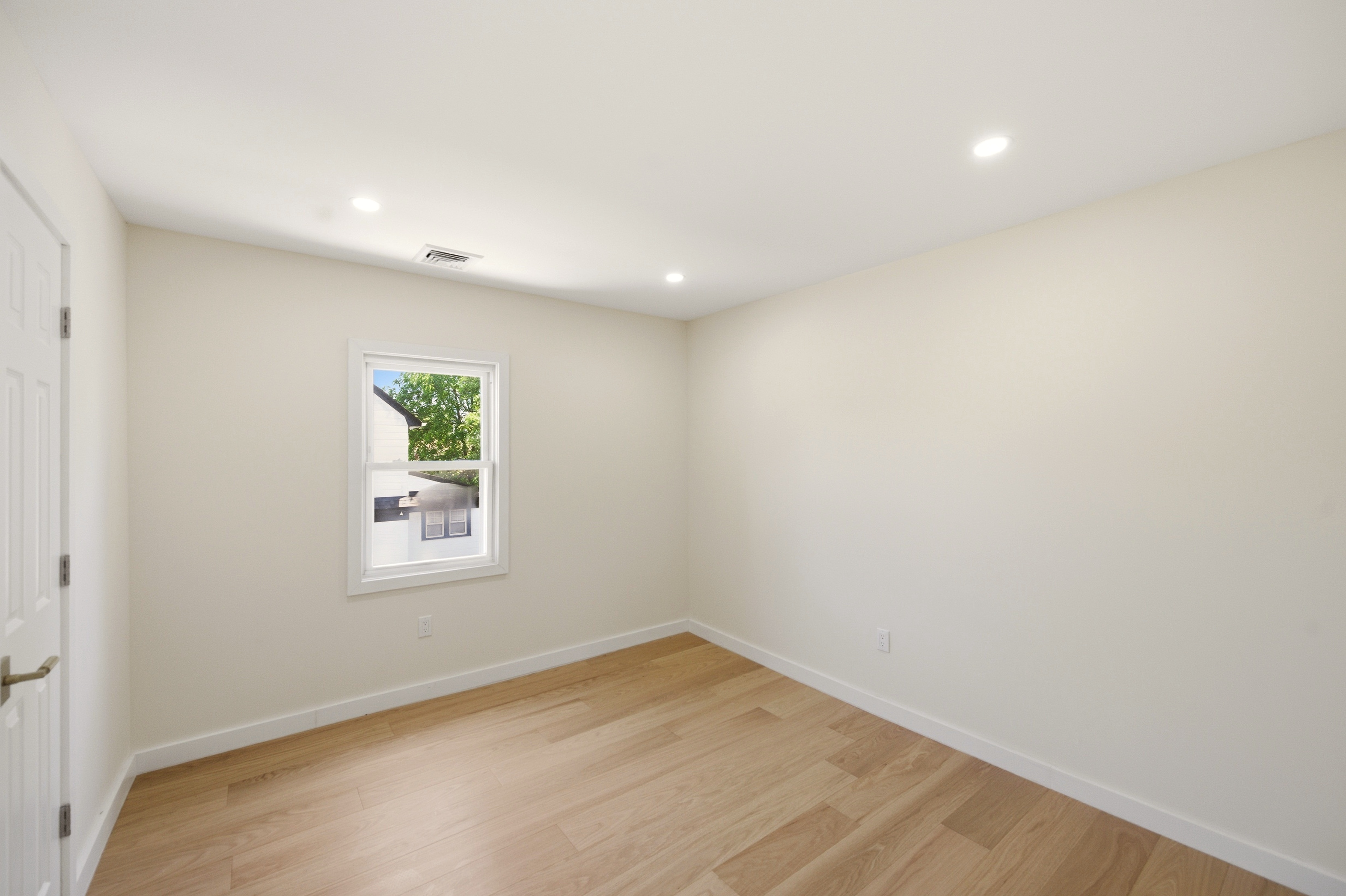  135 Whaley Street, Freeport, NY 11520 - 物件實景