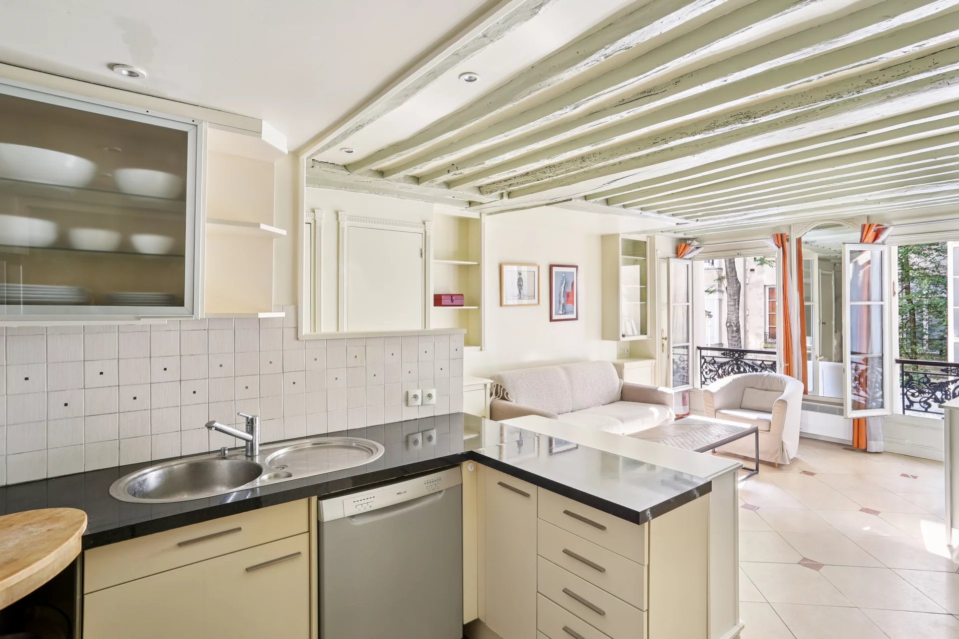 Paris 1st, Île-de-France, 75001, FR, 1 Bedroom Bedrooms, ,2 BathroomsBathrooms,Residential,For Sale,1847162