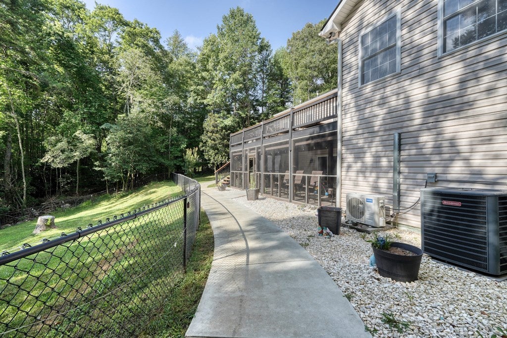 Murphy, North Carolina, 28906, United States, 3 Bedrooms Bedrooms, ,3 BathroomsBathrooms,Residential,For Sale,1902366