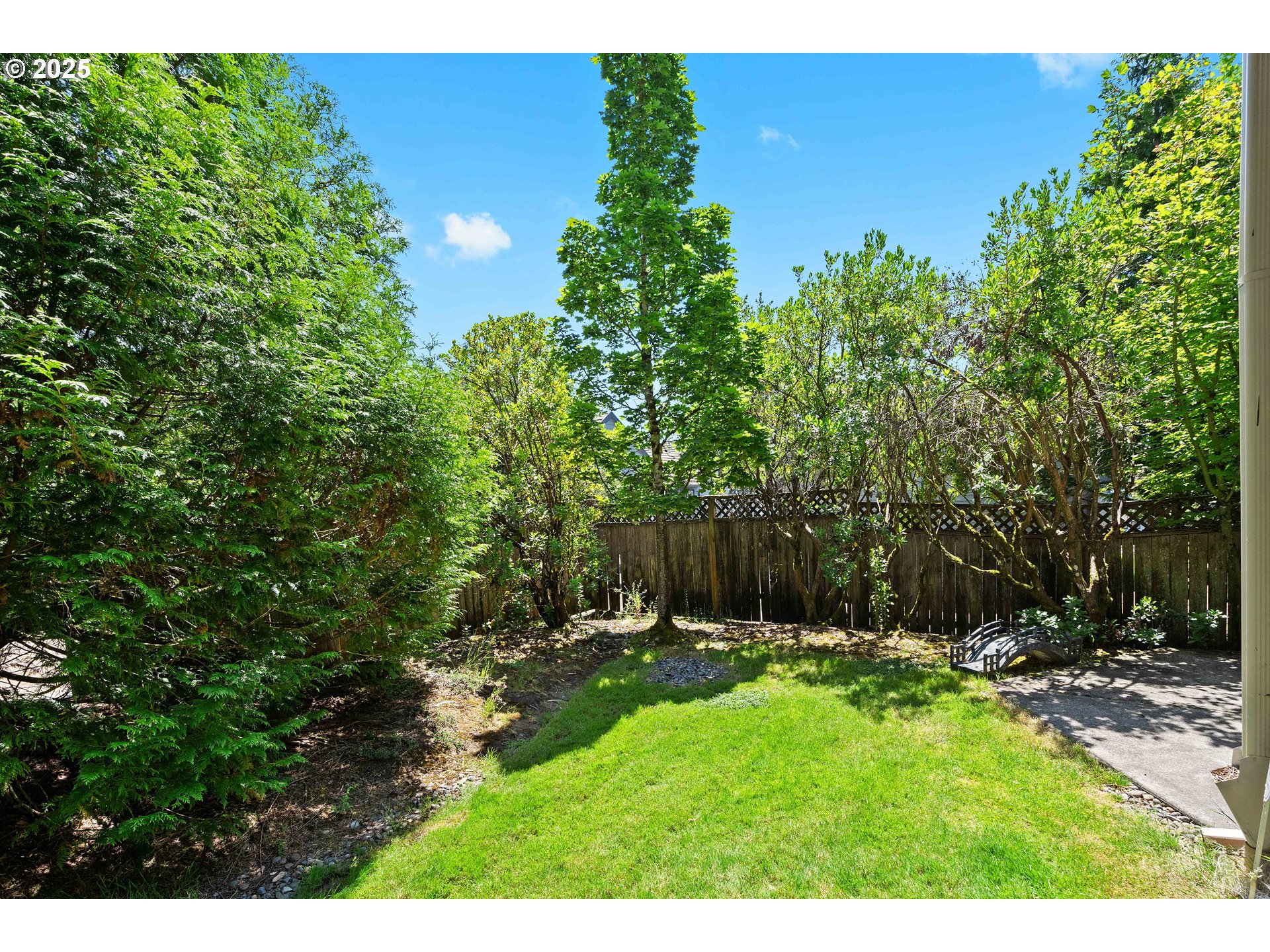 Lake Oswego, Oregon, 97035, United States, 2 Bedrooms Bedrooms, ,2 BathroomsBathrooms,Residential,For Sale,1889875