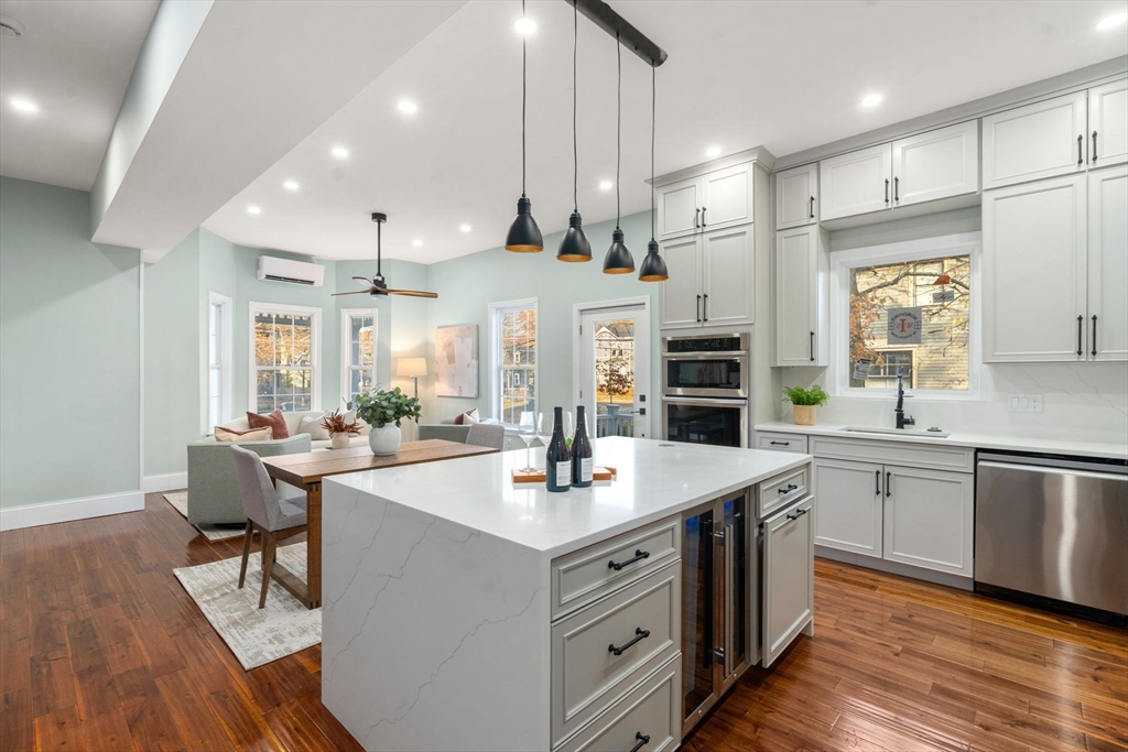 Newton, Massachusetts, 02460, United States, 4 Bedrooms Bedrooms, ,5 BathroomsBathrooms,Residential,For Sale,1993595