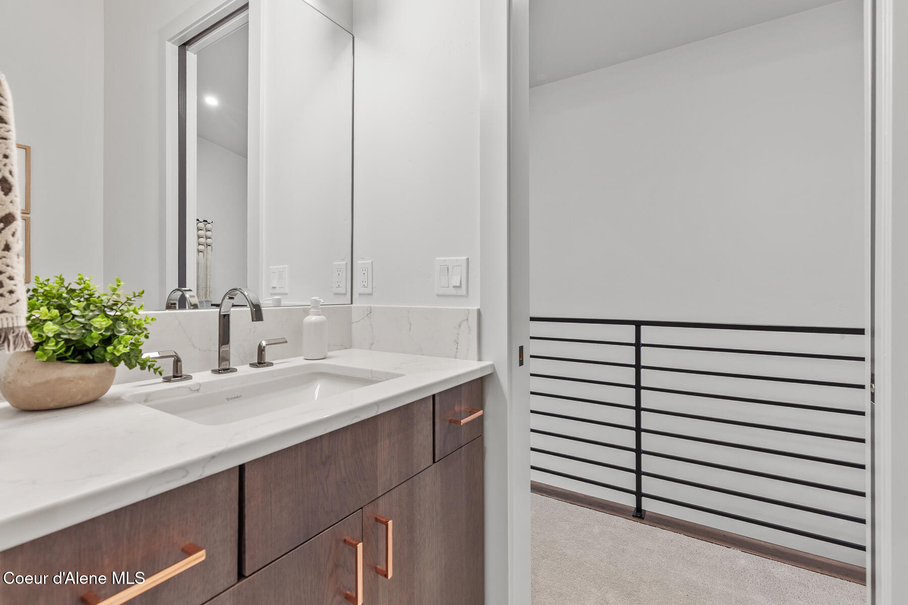 Coeur d'Alene, Idaho, 83814, United States, 3 Bedrooms Bedrooms, ,4 BathroomsBathrooms,Residential,For Sale,2002560