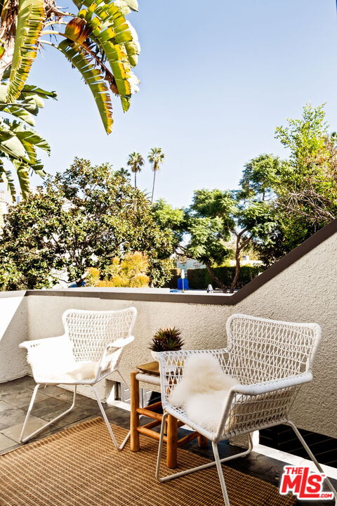 Los Angeles, California, 90034, United States, 2 Bedrooms Bedrooms, ,3 BathroomsBathrooms,Residential,For Sale,1991058