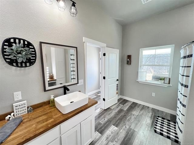 Tahlequah, Oklahoma, 74464, United States, 6 Bedrooms Bedrooms, ,4 BathroomsBathrooms,Residential,For Sale,1982576