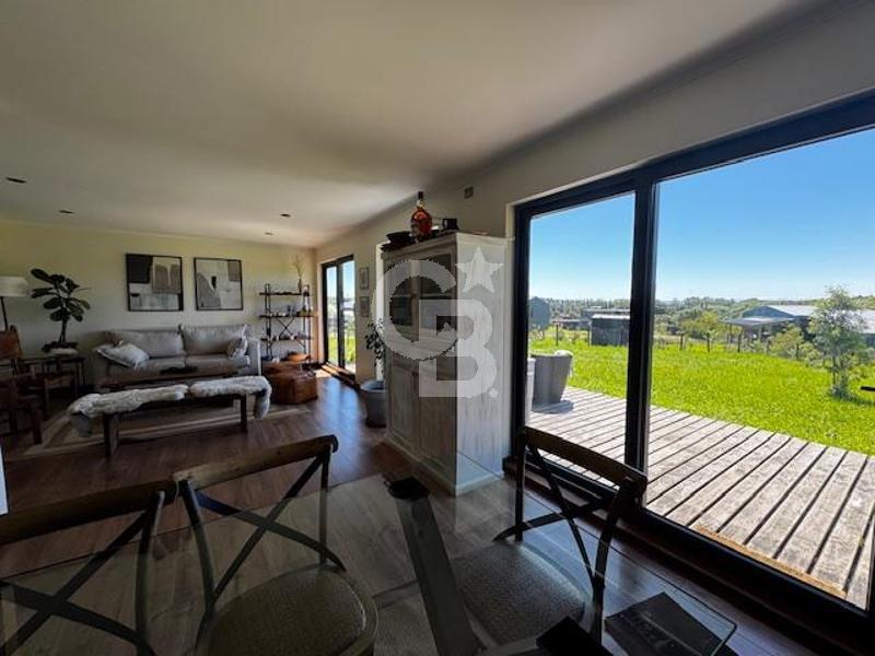 Puerto Varas, Chile, 4 Bedrooms Bedrooms, ,4 BathroomsBathrooms,Residential,For Sale,1991367