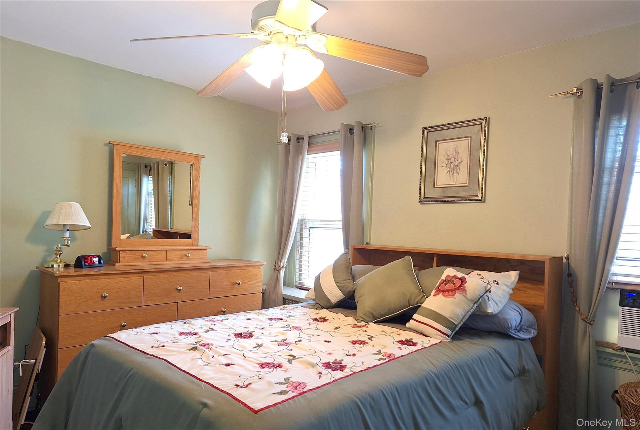 Woodhaven, New York, 11421, United States, 4 Bedrooms Bedrooms, ,2 BathroomsBathrooms,Residential,For Sale,2048228